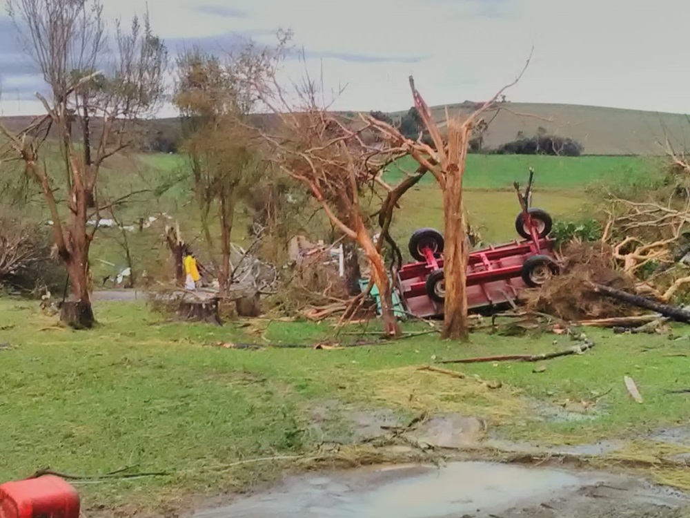 Ir para  <p>Ap&oacute;s um tornado devastar parte da regi&atilde;o norte do Rio Grande do Sul, na madrugada desta ter&ccedil;a-feira, 12, atingindo cruelmente o munic&iacute;pio de &Aacute;gua Santa, a prefeitura deve decretar...